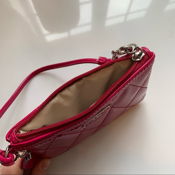 Coach pink wristlet, quilted patent leather - Picture 6 of 8